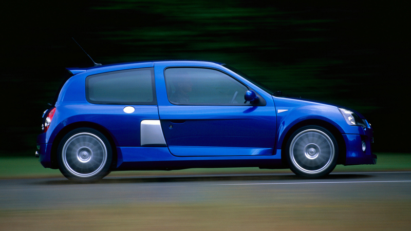 Illustration for article titled The World Deserves Another Renault Clio V6